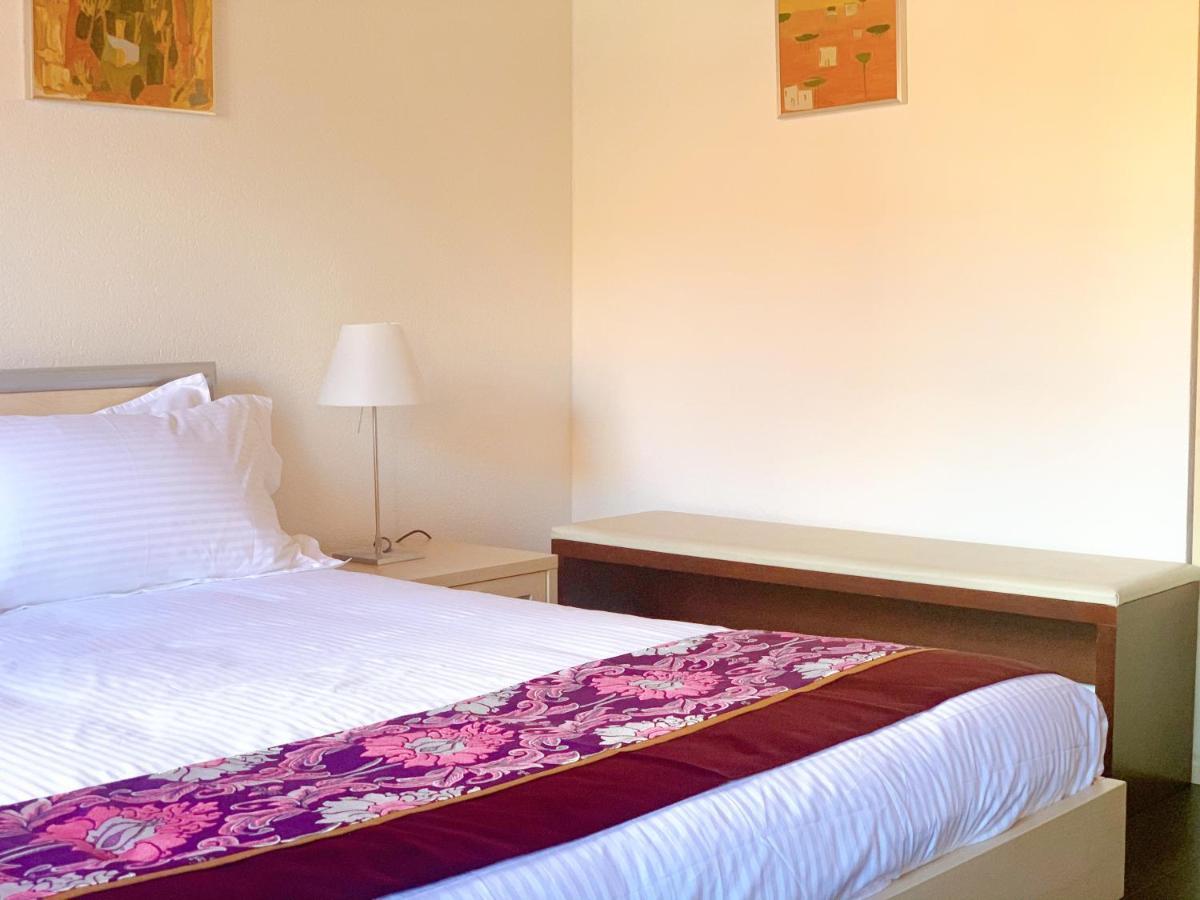 Swiss Hotel La Couronne Avenches Buitenkant foto