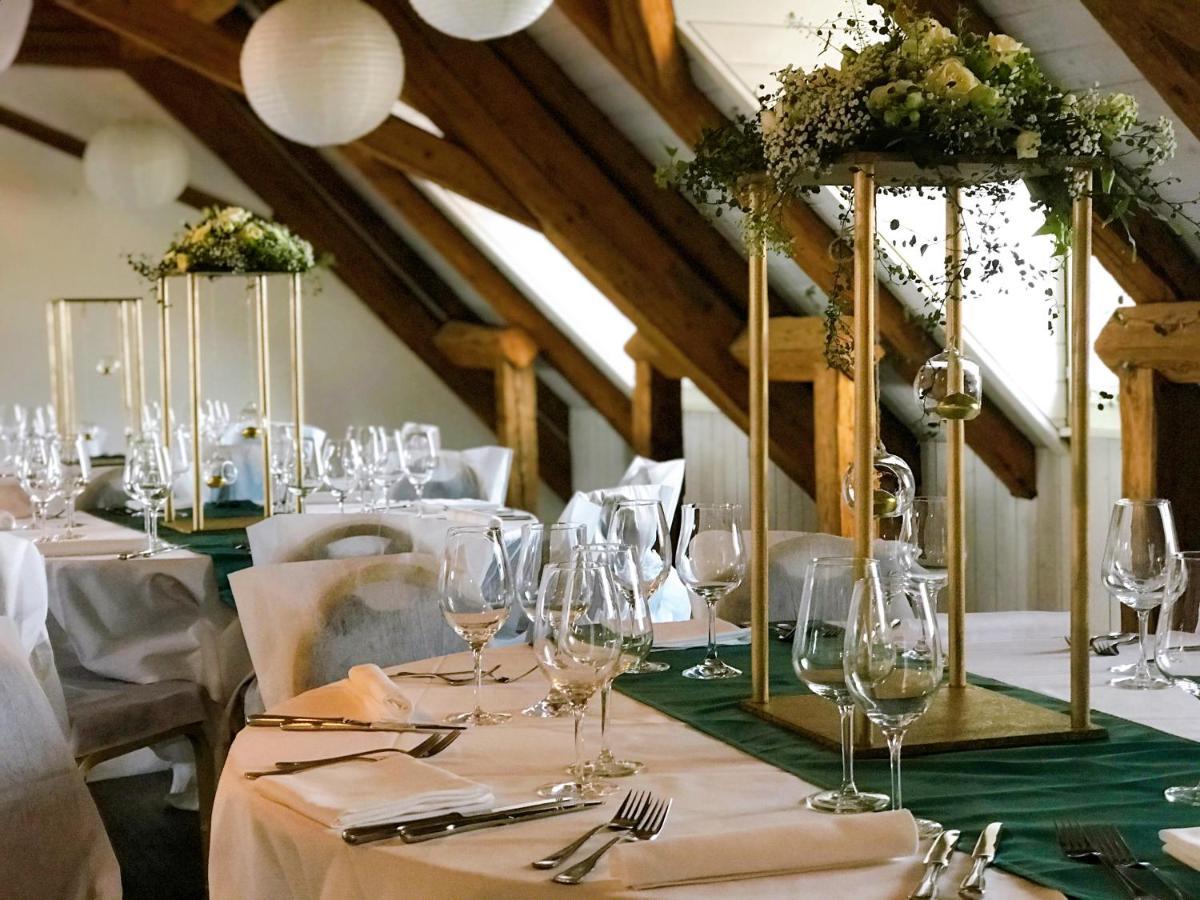 Swiss Hotel La Couronne Avenches Buitenkant foto