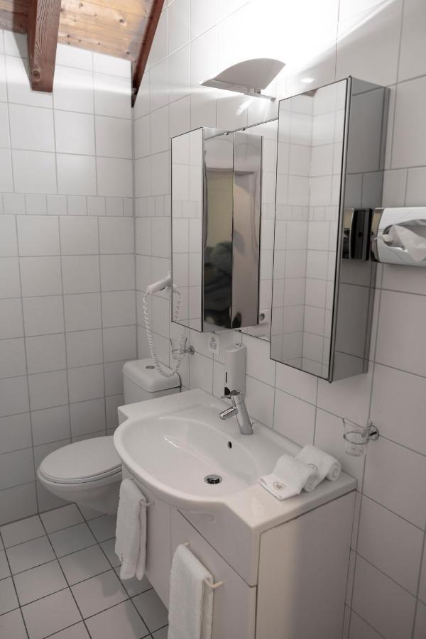 Swiss Hotel La Couronne Avenches Buitenkant foto